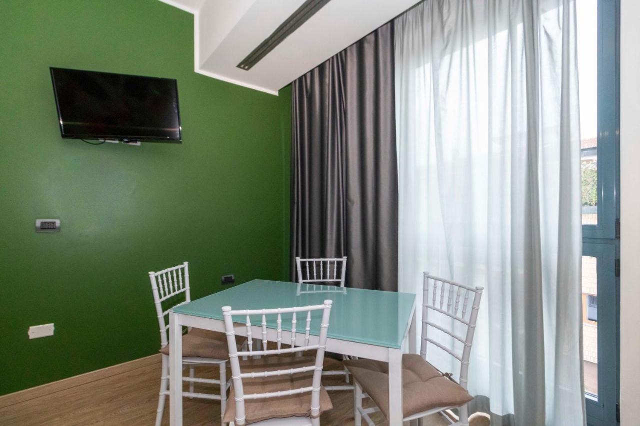 Enjoy Room- Appartamento Con Parcheggio Gratuito E Colazione Deliziosa ! Turijn Buitenkant foto